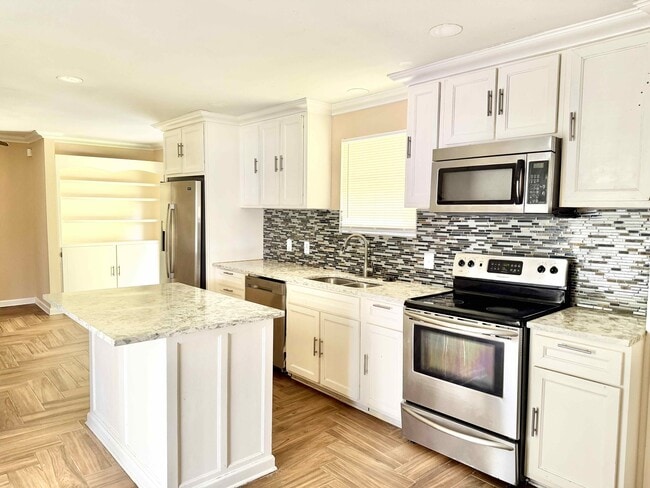 Photo - 2056 Vickers Dr (Baton Rouge, LA) House