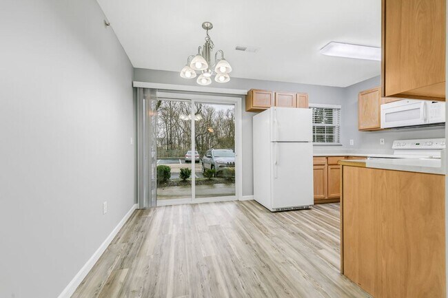 Building Photo - 2 Bedroom/2 Bathroom Condo in Beautiful Tu...