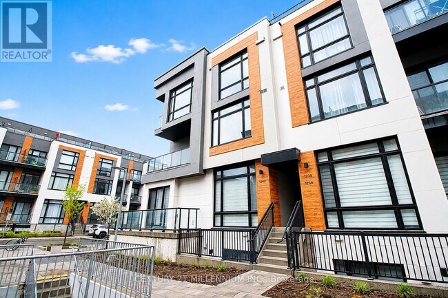 Building Photo - 10 David Eyer Rd