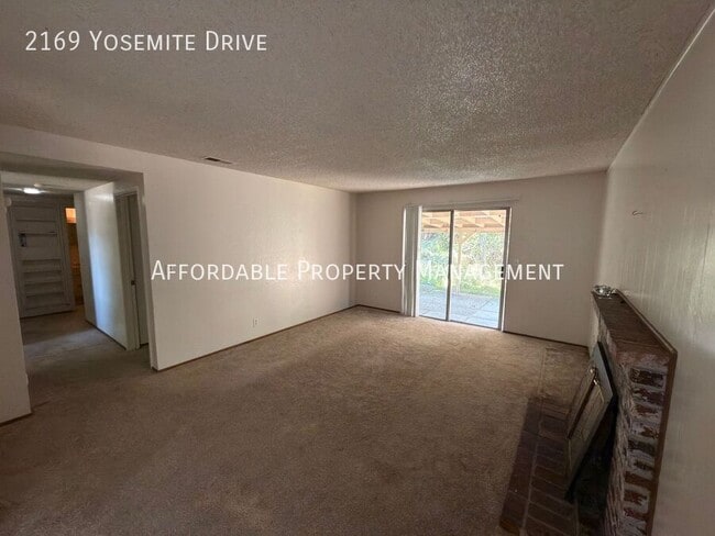 Foto del edificio - 2169 Yosemite Dr