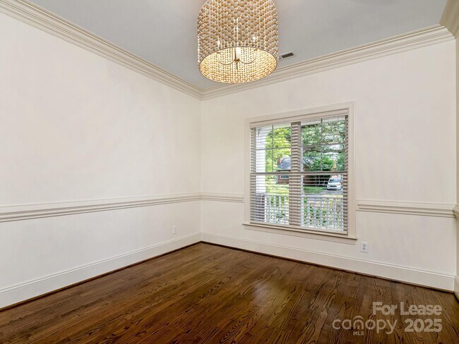 Building Photo - 2416 Chesterfield Ave