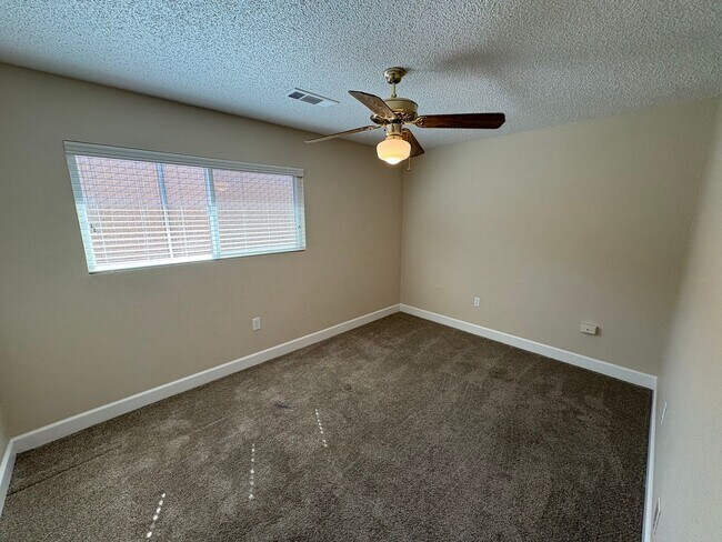 Foto del edificio - Updated home with all utilities included A...