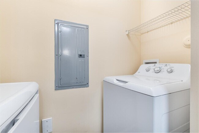 Foto del edificio - 9901 Baywinds Dr