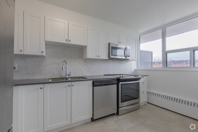 1BR, 1BA - 724SF - Kitchen - 1970 Fowler Dr