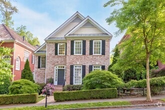 Building Photo - 704 Longleaf Dr NE