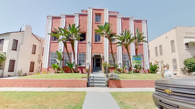 Building Photo - 1025 S Orange Dr