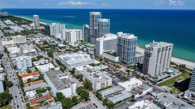 Foto del edificio - 6801 Harding Ave