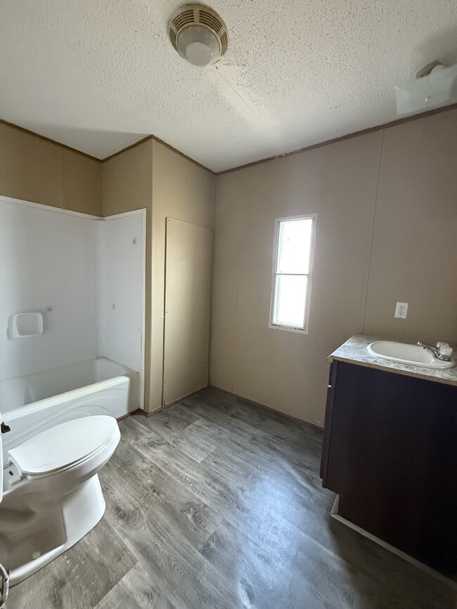 Building Photo - 125 Deer Creek Rd