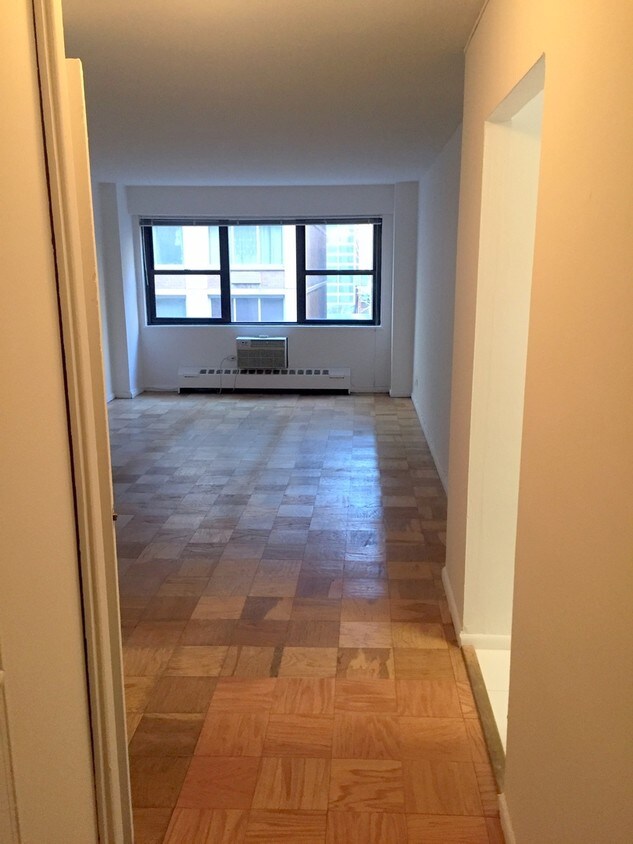 Primary Photo - 340 E 46th St