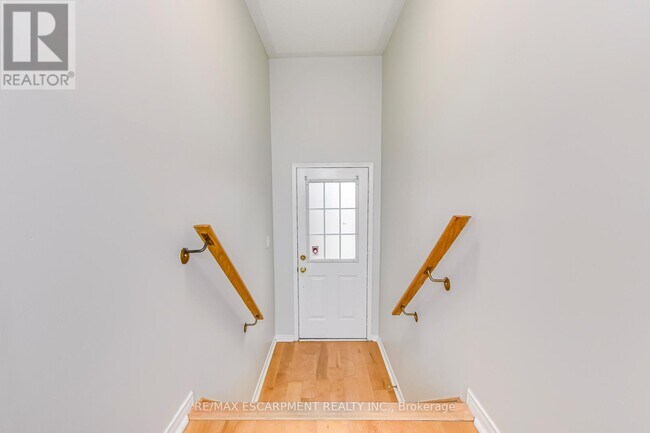 Building Photo - 2218 Shadetree Ave