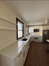 Building Photo - 53 Barclay St