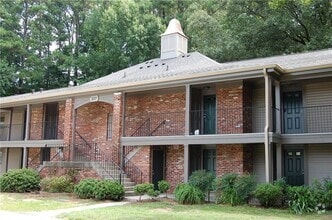 Building Photo - 3117 Colonial Way