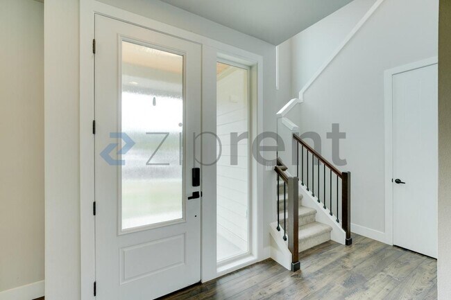 Building Photo - Unit