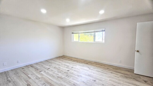 Foto del edificio - Gorgeous Remodeled 3bed 3bath 2 car garage...