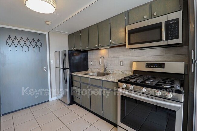 Foto del edificio - 410 W 7th St