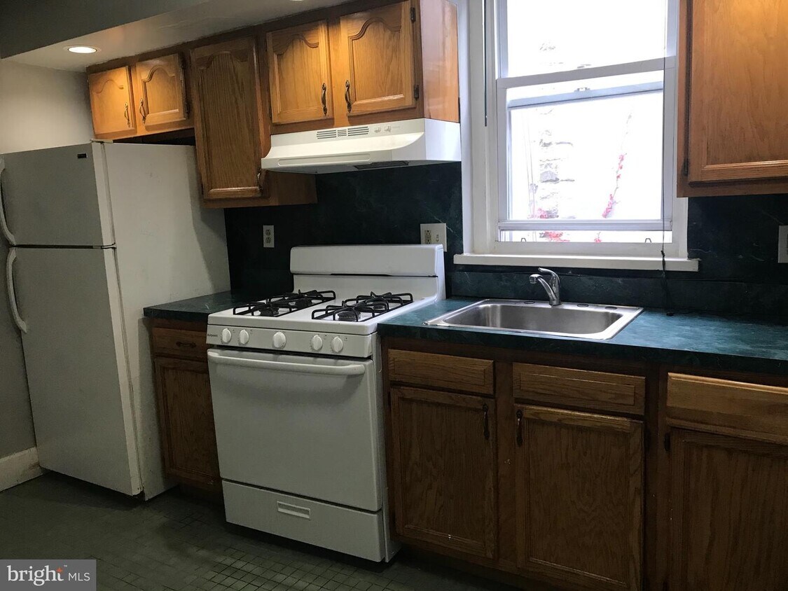 2213 W Tioga St Unit 2A, Philadelphia, PA 19140 Room for Rent in
