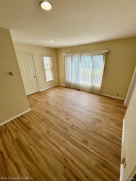 Foto del edificio - 368 S Wing St