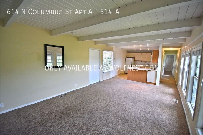 Foto del edificio - No Deposit Option! Breathtaking 1 Bed Capi...