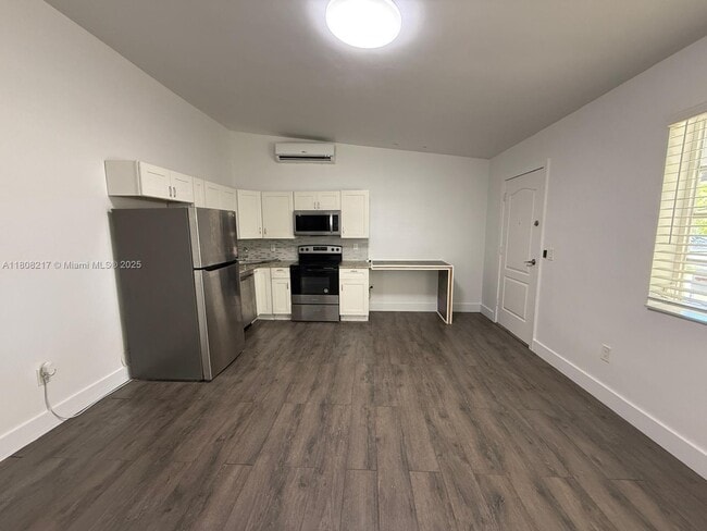 Foto del edificio - 1330 NE 133rd St