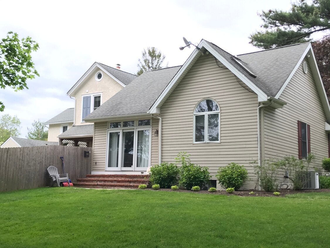 Foto principal - 320 Greenhill Rd