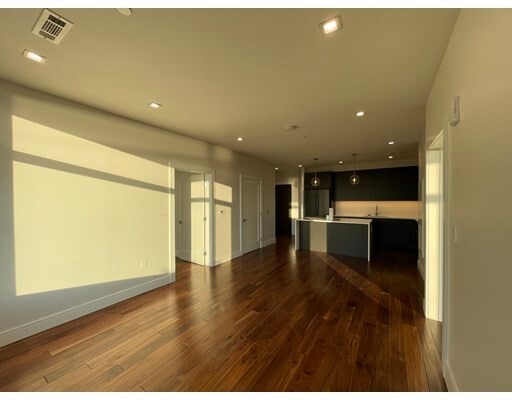 Building Photo - 90 Sumner St