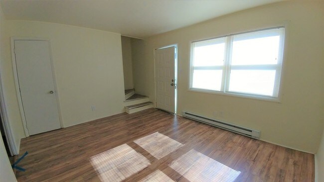 Foto del edificio - Two Bedroom Townhome