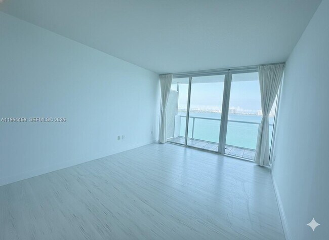 Foto del edificio - 665 NE 25th St