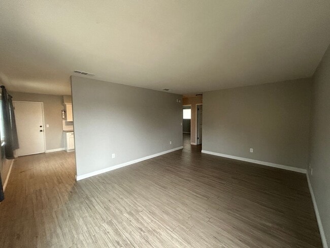 Building Photo - 900LaVida