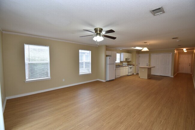 Foto del edificio - 3 / 2  pet friendly patio home near back g...
