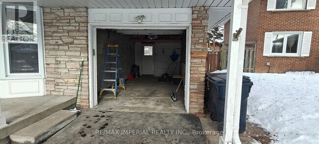 Photo du bâtiment - 70 McNicoll Ave