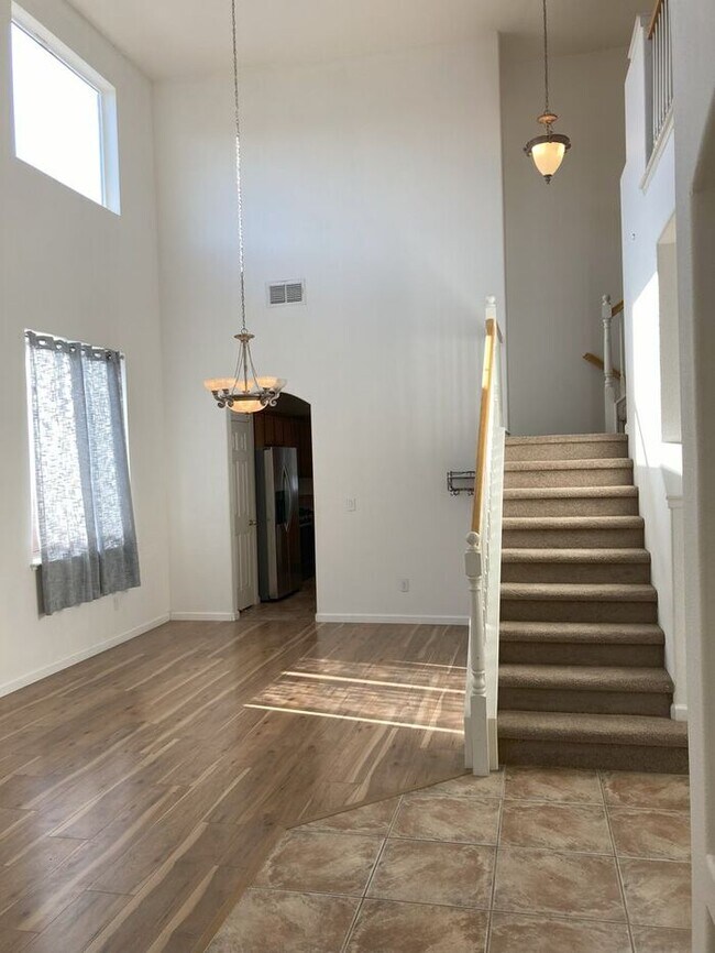 Foto del edificio - North Stockton Beautiful 4 Bedroom 2 Bath ...