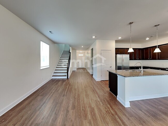 Foto del edificio - 334 Elmhurst Dr