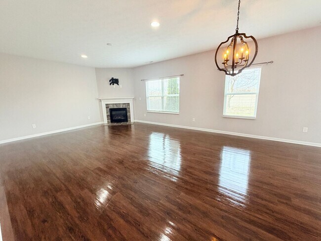 Foto del edificio - 1618 Woodside Cir