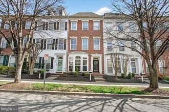 Building Photo - 910 Featherstone St