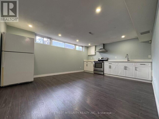 Building Photo - 49 Viamede Crescent