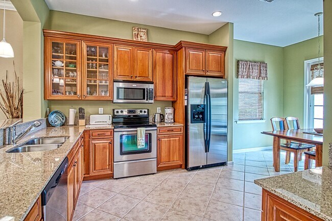 Foto del edificio - 3460 Lakeview Isle Ct