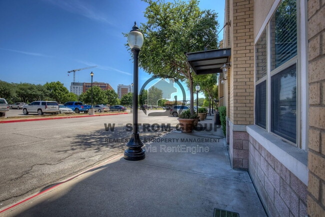 Foto del edificio - 201 W Lancaster Ave