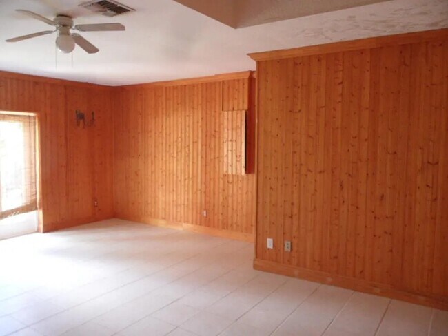 Foto del edificio - 9260 Sedgefield Rd
