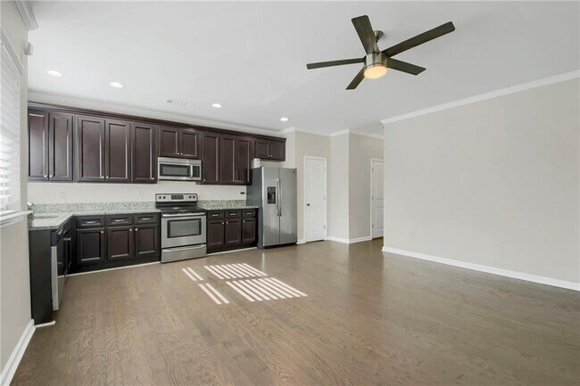 Foto del edificio - 2042 Bolton Rd NW