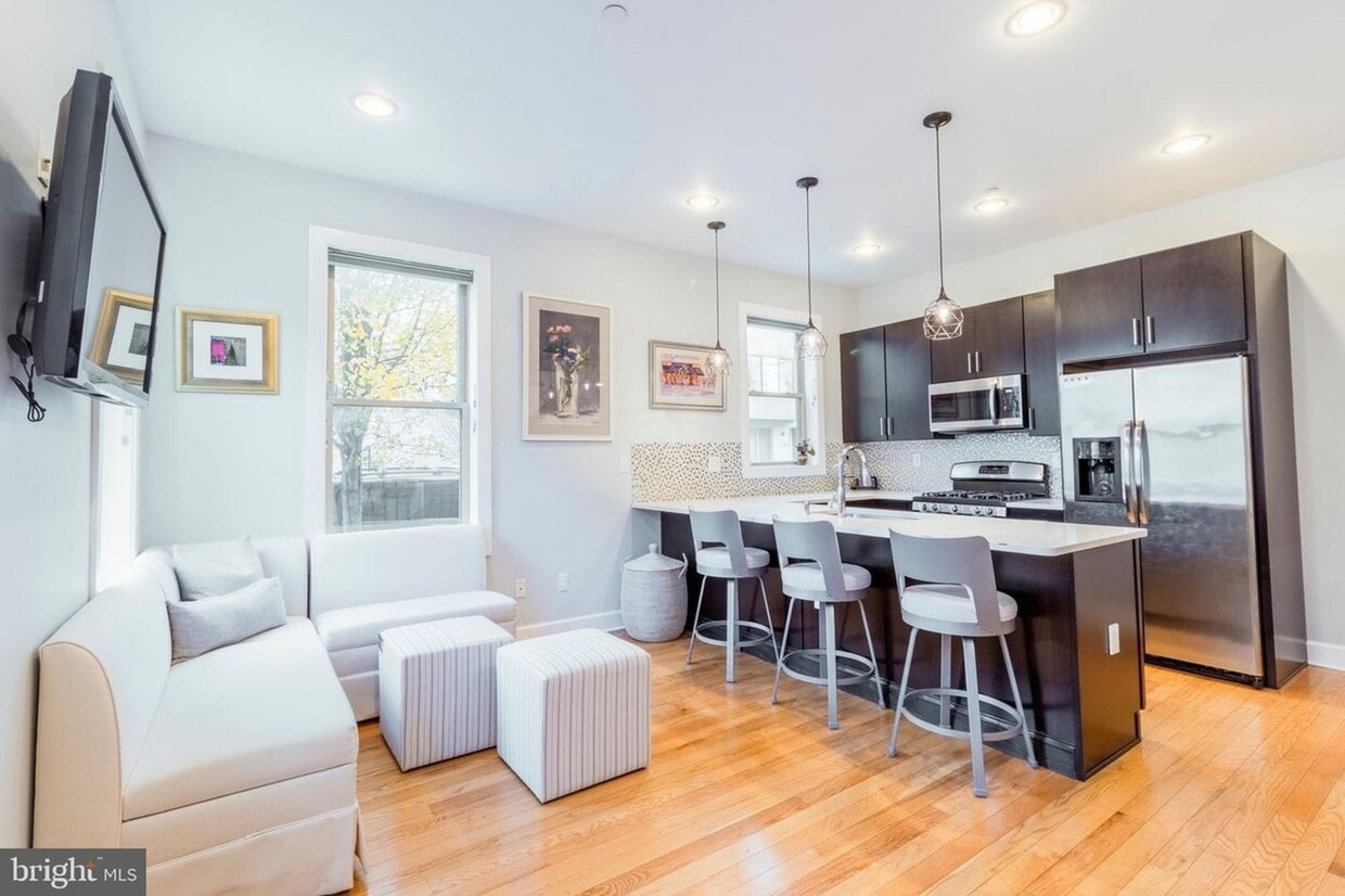 Three Bedroom Graduate Hospital Apartment - Three Bedroom Graduate Hospital Apartment