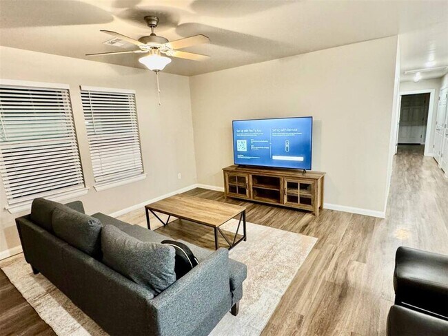 Building Photo - 203 Gray St