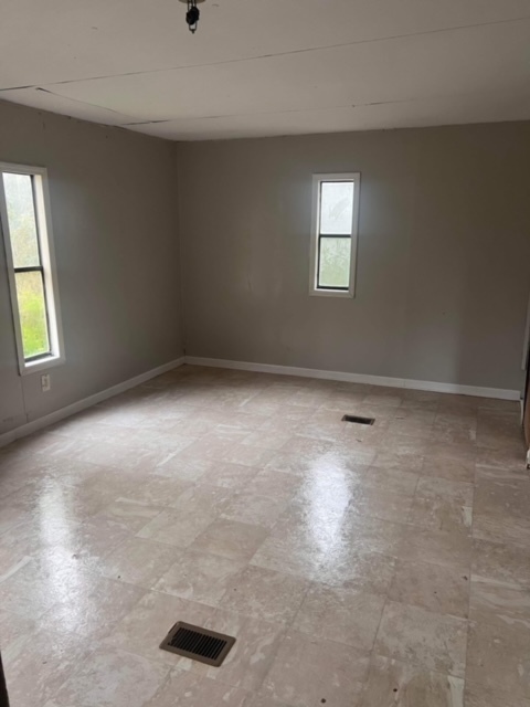 Building Photo - 3 Bedroom in Gray Court