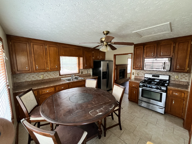 Foto del edificio - 3933 Brantley Dr