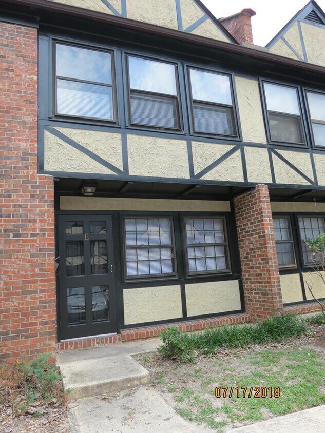 Primary Photo - 115 Engleside St