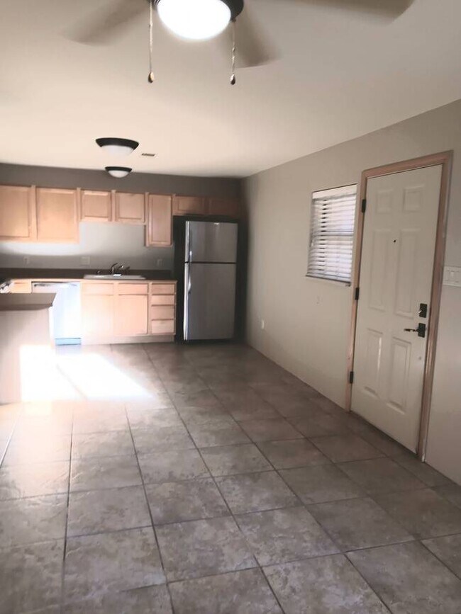 Foto del edificio - 3300 Rufina St