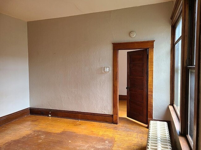 Building Photo - 1020 2nd Ave W