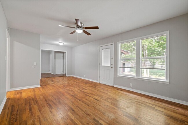 Building Photo - Charming Home in Historic Granbury