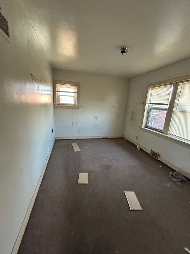 Foto del edificio - 8214 Pelham Ave