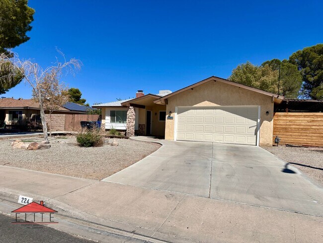 Building Photo - 224 Larkspur St