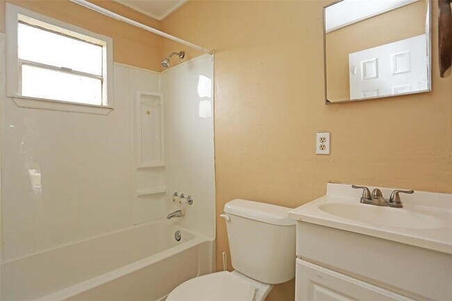 Foto del edificio - 2460 W Shane St
